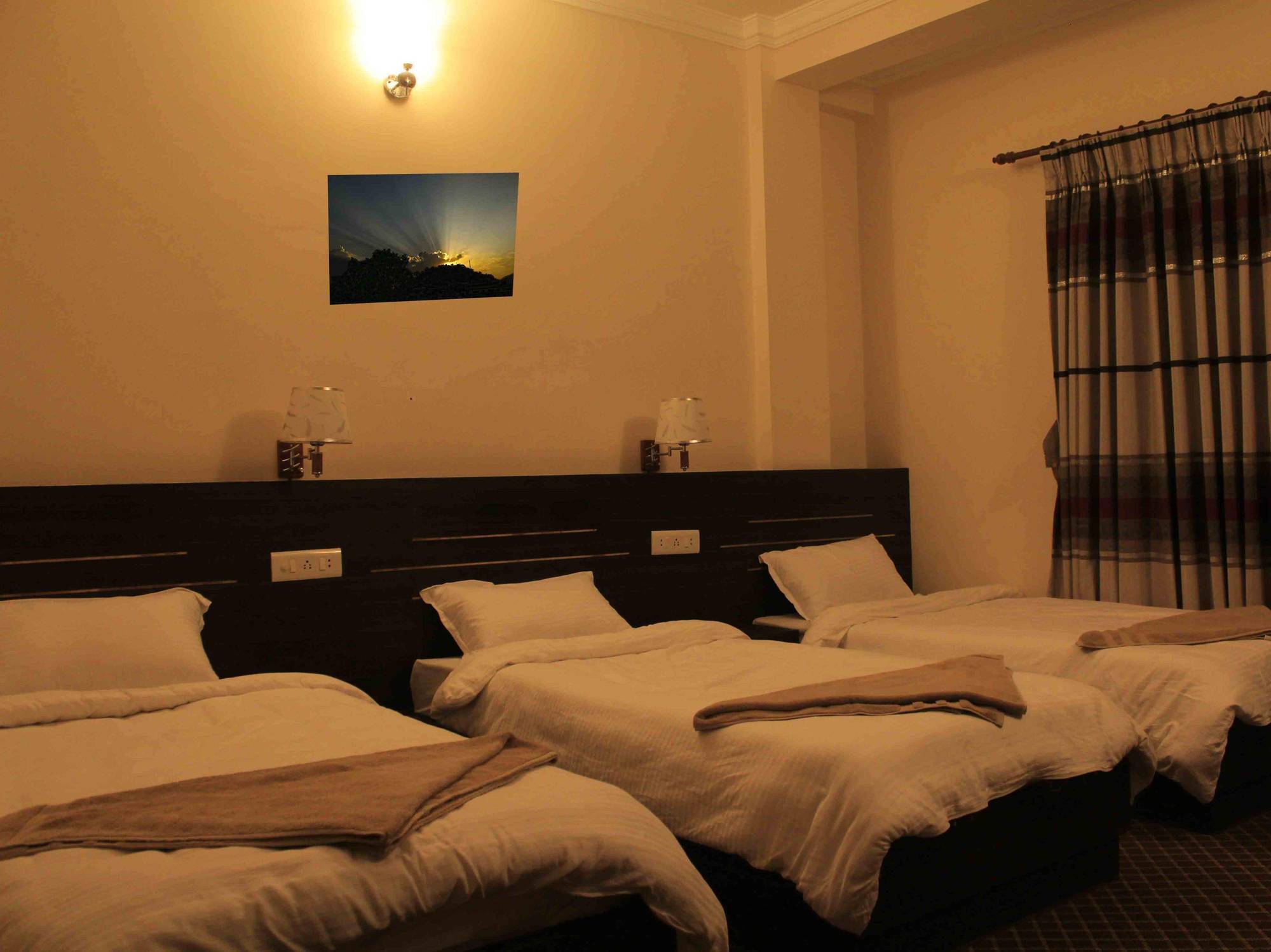 Mirage Inn Rummindei Bagian luar foto