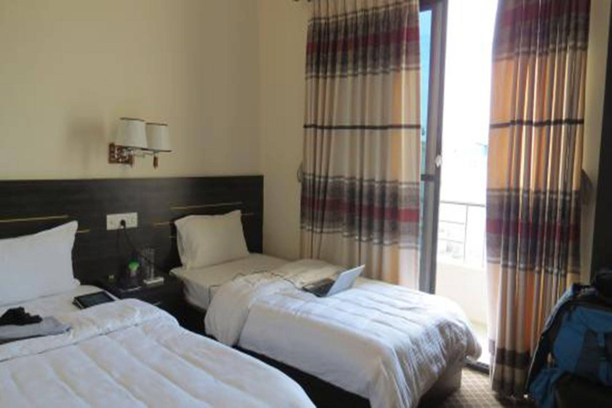 Mirage Inn Rummindei Bagian luar foto